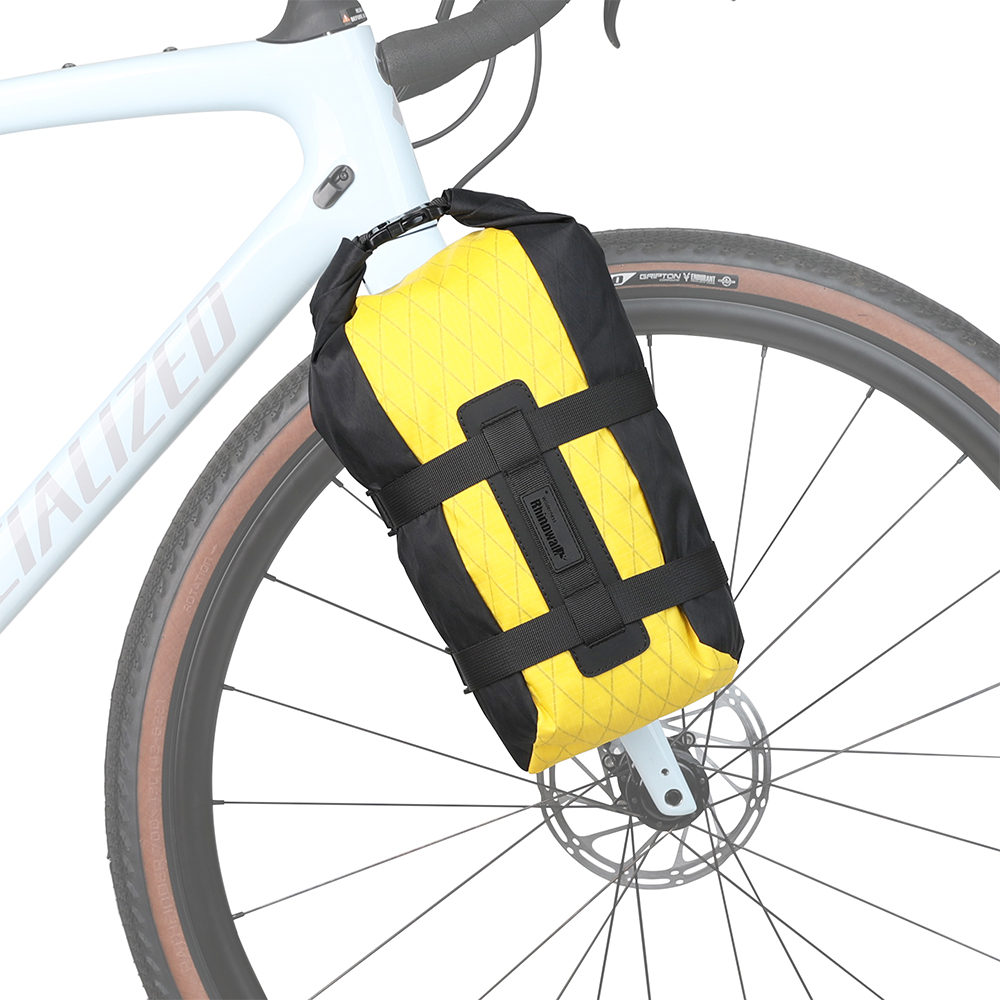 حقائب مقود الدراجة لمسافات طوي - مراجعة Cycling Gear Duffle وسعره