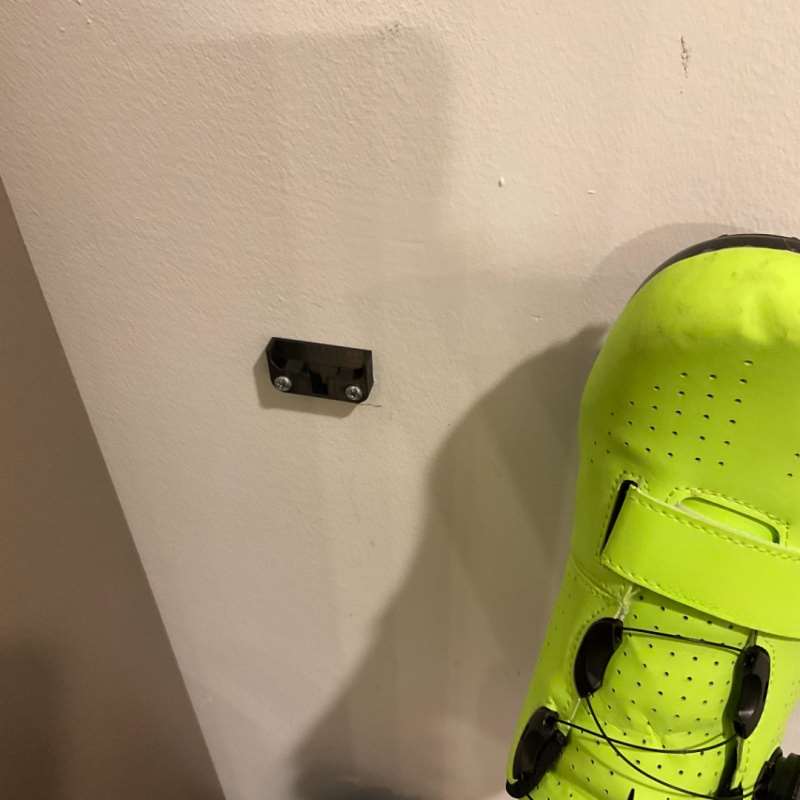حامل تخزين أحذية الدراجات سريع - مراجعة Cycling Gear Wall Hanger وسعره