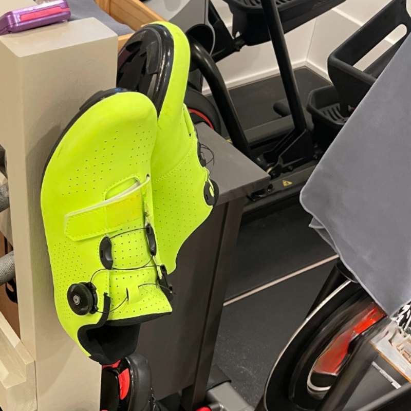 حامل تخزين أحذية الدراجات سريع - مراجعة Cycling Gear Wall Hanger وسعره